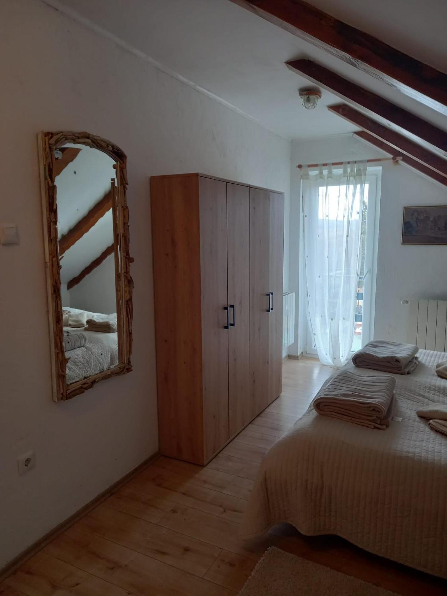 Apartment Ajda Udbina Exteriér fotografie